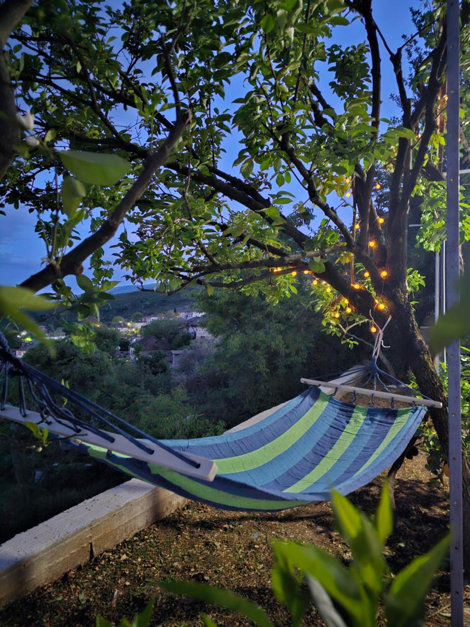 Lemon Garden Apartment-Hot Tub Jacuzzi Gjirokastër Dış mekan fotoğraf