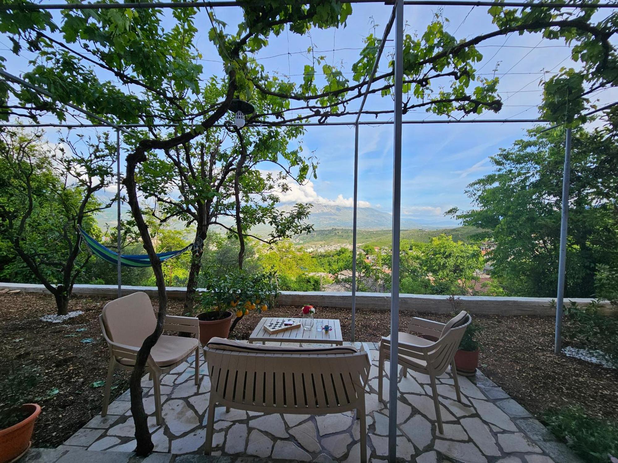 Lemon Garden Apartment-Hot Tub Jacuzzi Gjirokastër Dış mekan fotoğraf