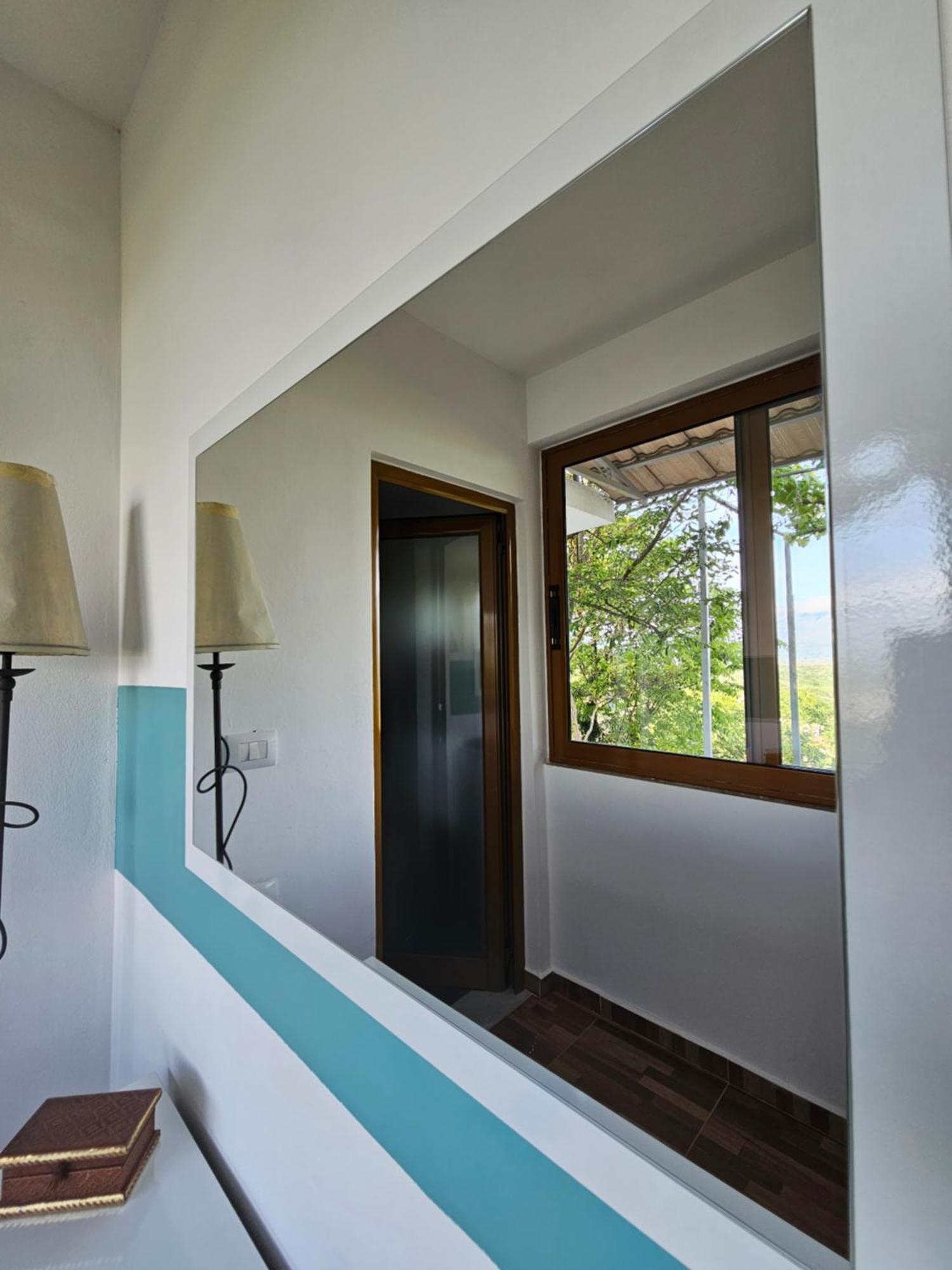 Lemon Garden Apartment-Hot Tub Jacuzzi Gjirokastër Dış mekan fotoğraf