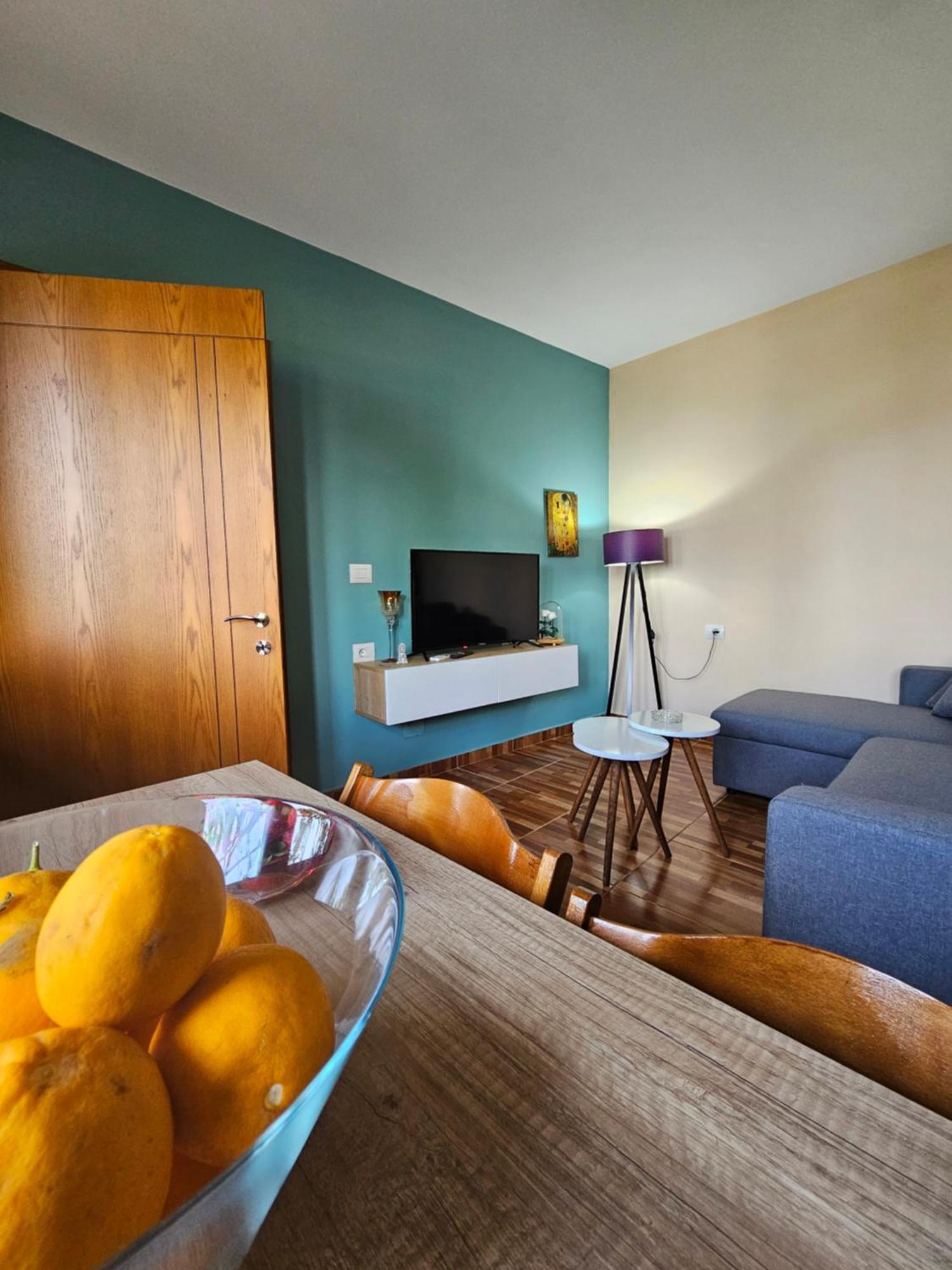 Lemon Garden Apartment-Hot Tub Jacuzzi Gjirokastër Dış mekan fotoğraf
